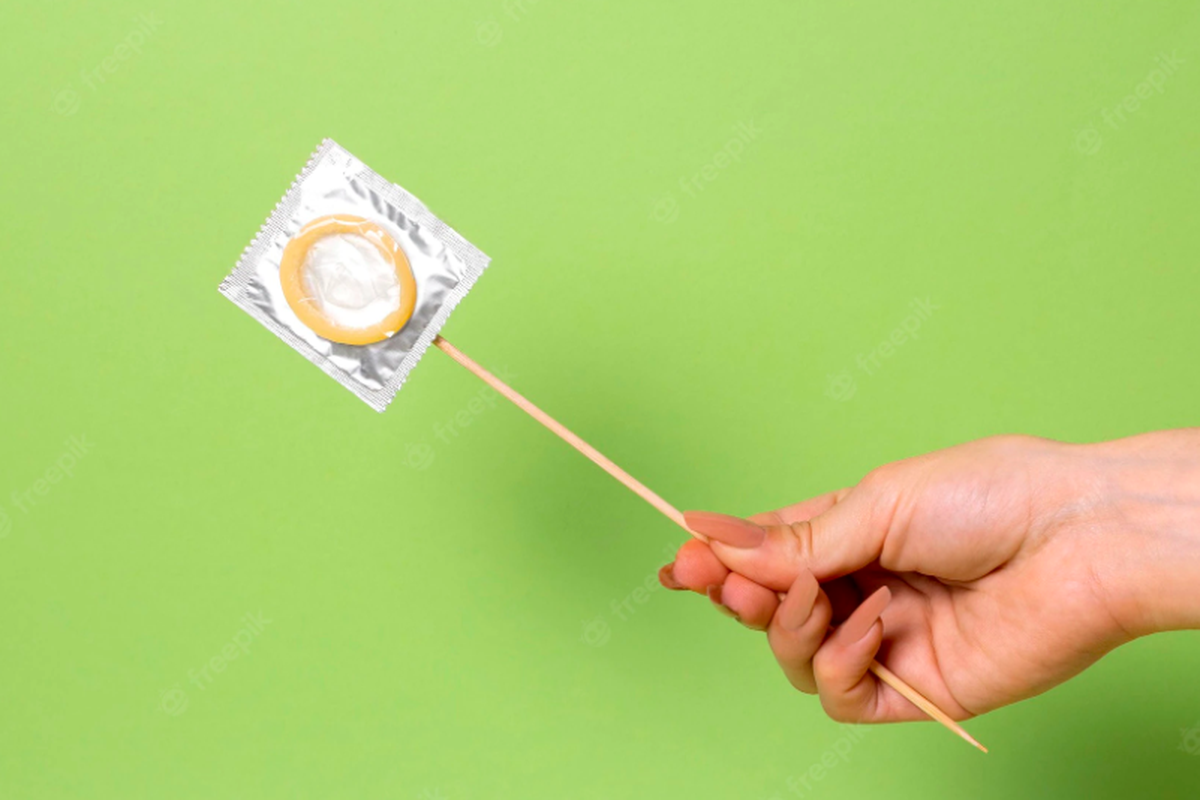 Ilustrasi kondom bocor