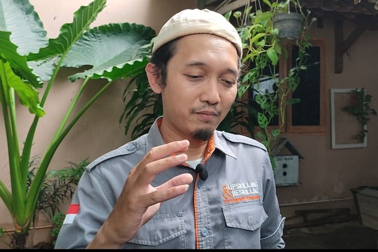 Muhammad Sabil Fadilah (34) Warga Kota Cirebon, Jawa Barat, yang menyampaikan kritiknya di kolom Instagram Ridwan Kamil, Rabu (15/3/2023).