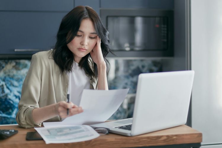 Kumpulan contoh prompt AI untuk membuat CV berformat ATS. Praktis dan bisa digunakan untuk persiapan magang atau melamar pekerjaan.