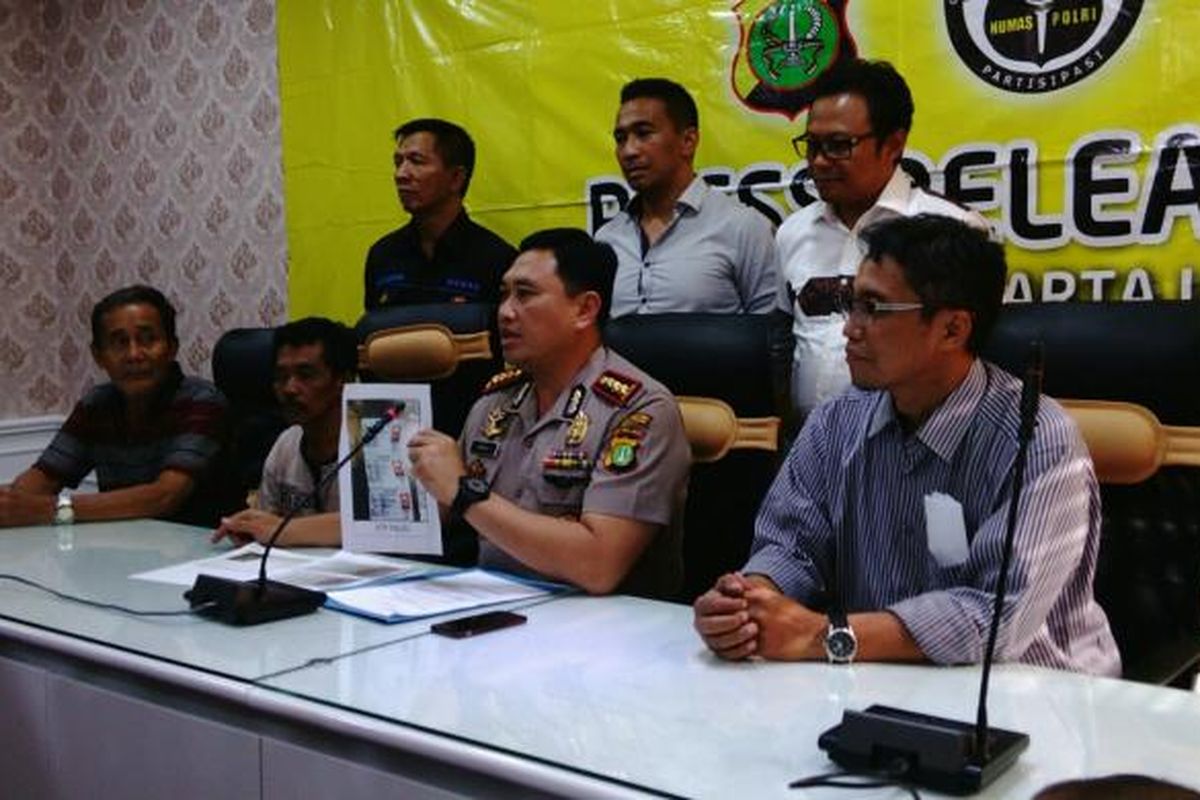 Polres Metro Jakarta Utara menyelidiki kasus temuan e-KTP ganda yang menimpa dua warga Jakarta Utara bernama Sukarno (55) dan Mada (53). Senin (6/2/2017)