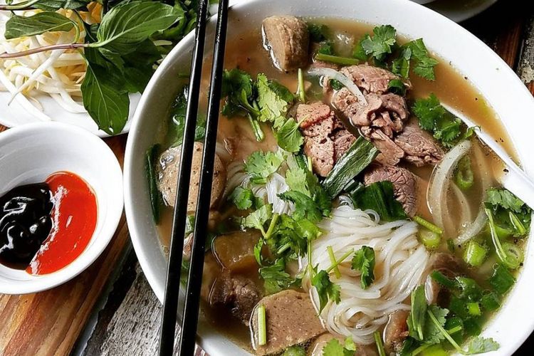 Pho mie beras putih khas Vietnam. 