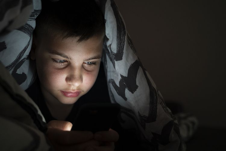 Ilustrasi maksiat di kala sendiri