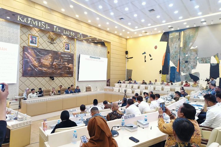 Komisi II Usul Aturan Gaji Kepala Daerah Direvisi demi Tekan Korupsi