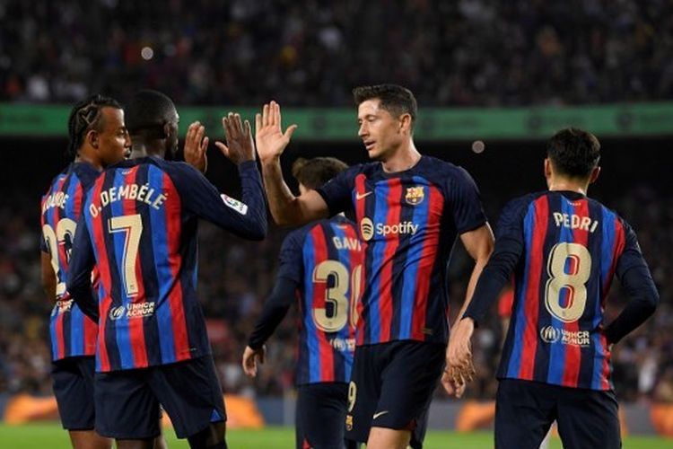 Skuad Barcelona merayakan gol ke gawang Athletic Bilbao dalam laga lanjutan Liga Spanyol musim 2022-2023. Laga Barcelona vs Bilbao berlangsung di Stadion Camp Nou pada Senin (24/10/2022) dini hari WIB. Terdekat, Barcelona akan kembali bertanding pada lanjutan Liga Spanyol 2022-2023 dengan melawan tuan rumah Valencia. Laga Valencia vs Barcelona dijadwalkan berlangsung di Stadion Mestalla pada J+Minggu (30/10/2022) dini hari WIB.