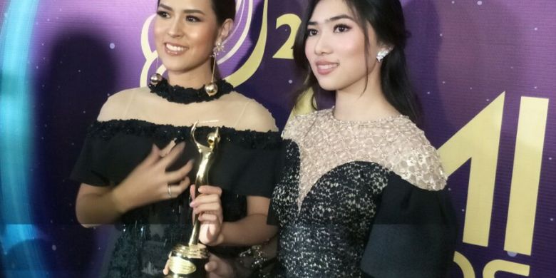 Raisa Isyana Raih Best Composer Of The Year Dalam Mama 2017 Raisa Isyana Raih Best Composer Of The Year Dalam Mama 2017