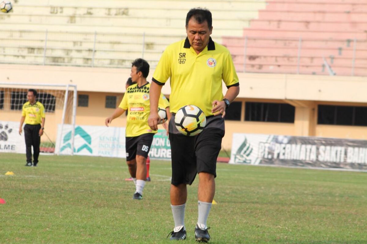 Pelatih Semen Padang Syafrianto Rusli mengaku buta dengan kekuatan PS  Tira yang akan menjadi lawan Semen Padang di babak 32 besar Piala Indonesia