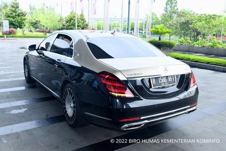 

Mercedes-Maybach S650 yang dijadikan mobil dinas Menteri Komunikasi dan Informatika non-aktif Johnny G Plate.