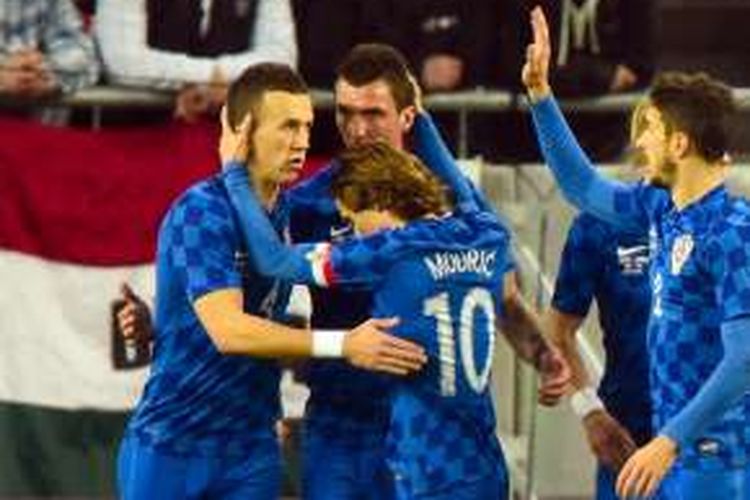 Para pemain Kroasia merayakan gol ke gawang Hungaria, pada laga persahabatan, Sabtu (26/3/2016).