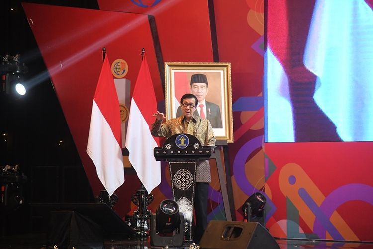 Menteri Hukum dan Hak Asasi Manusia (Menkumham) Yasonna Laoly  dalam Pertemuan Nasional Pengelola JDIHN dan Legal Development Content Creator (LDCC) Awards Tahun 2023 di Aston Kartika Grogol Hotel and Conference Center, Kamis (12/10/2023).
