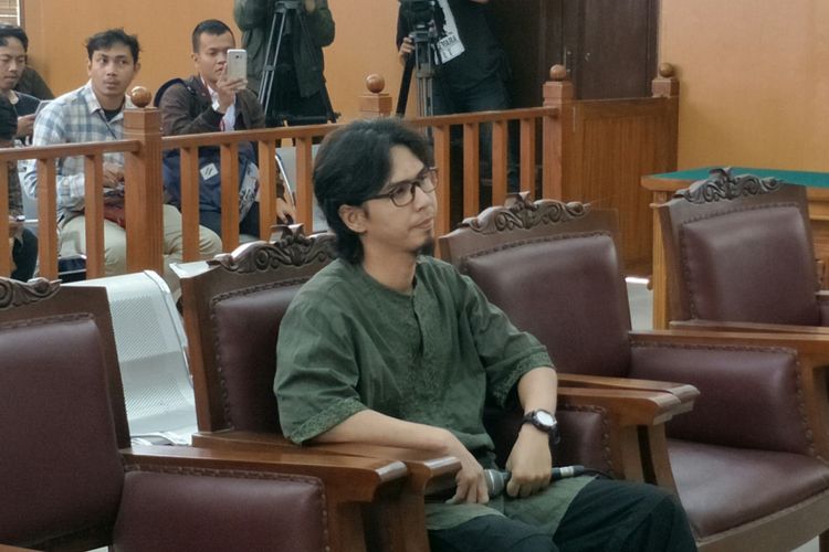 Adi Jihadi saat bersaksi dalam sidang kasus peledakan bom di Jalan MH Thamrin dengan terdakwa Aman Abdurrahman yang digelar di Pengadilan Negeri Jakarta Selatan, Selasa (13/3/2018).