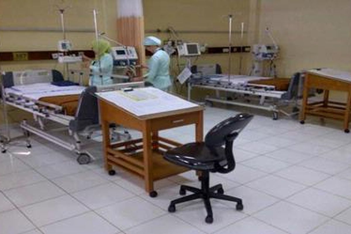 Suasana di respiratory intensive care unit (RICU) Rumah Sakit Persahabatan, Pulogadung, Jakarta Timur, Jumat (3/2/2012), yang siap dioperasikan. RICU untuk merawat pasien gagal napas atau ancaman gagal napas akibat gangguan pada paru-paru.   