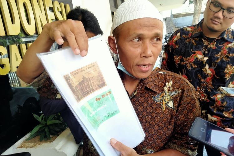 Saat perwakilan warga Desa Borobudur tiba di Ombudsman Jateng, Sabtu (16/4/2022)