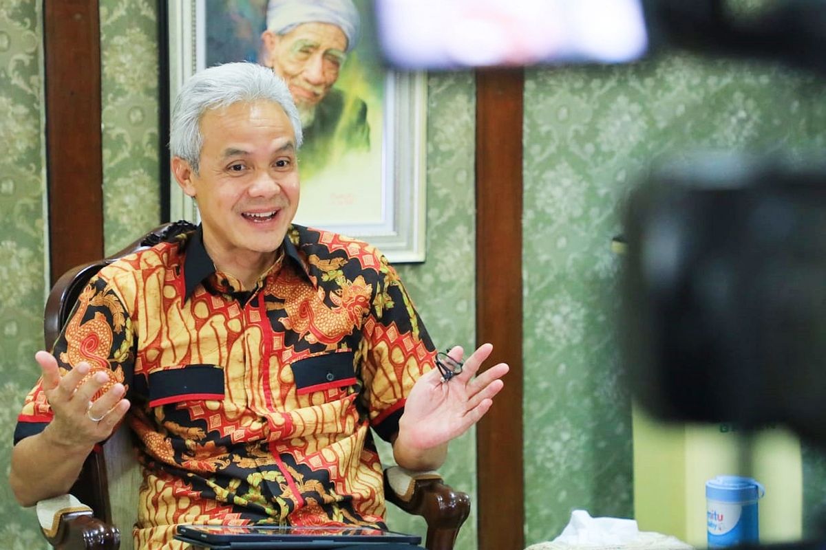 Gubernur Jawa Tengah (Jateng) Ganjar Pranowo saat proses perekaman video singkat untuk kanal Youtube pribadinya yaitu Ruang Ganjar. Video singkat tersebut diunggah pada Rabu (19/5/2021).