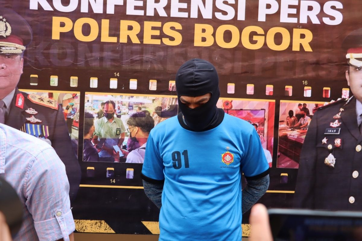 Polres Bogor mengungkap kasus pembunuhan mayat dalam karung yang ditemukan di Kali Wika, Desa Tlajung Udik, Kecamatan Gunung Putri, Kabupaten Bogor, Jawa Barat, Rabu (21/12/2022).