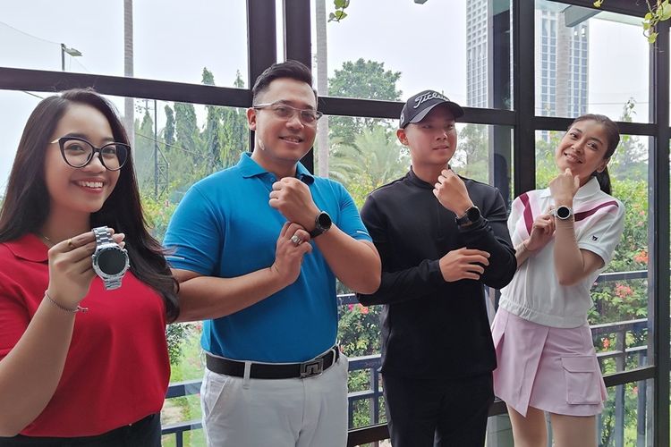 Kedua dari kiri: Training Director Huawei Device Indonesia, Edy Supartono dalam acara hands-on Watch GT 5 series dan Watch Ultimate