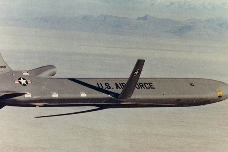 Rudal jelajah AGM-86B milik AS yang dikembangkan semasa era Perang Dingin.