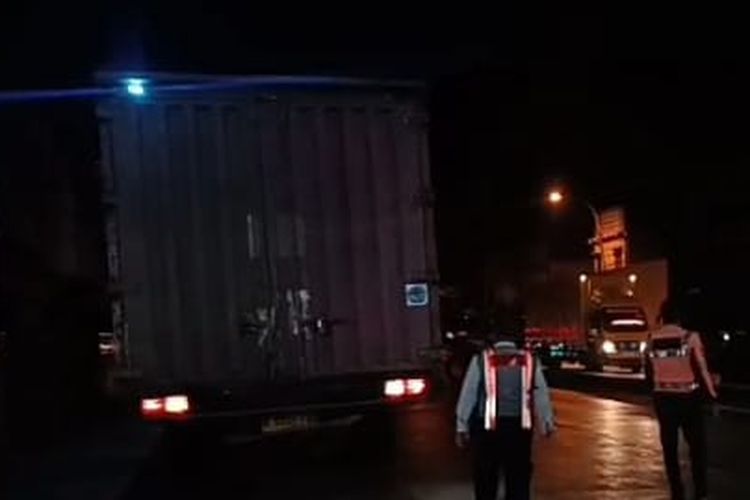 Truk Parkir Sembarangan Picu Kecelakaan Maut di Gresik, Apa Kata Dishub?
