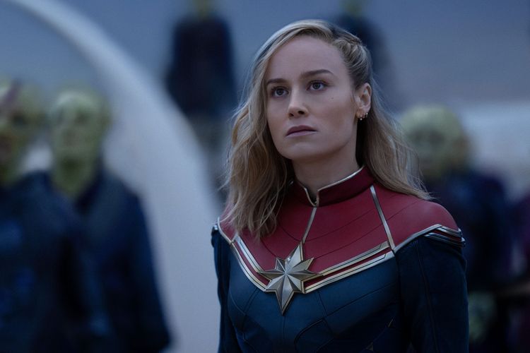 Brie Larson kembali mengenakan kostum Captain Marvel untuk film The Marvels. 