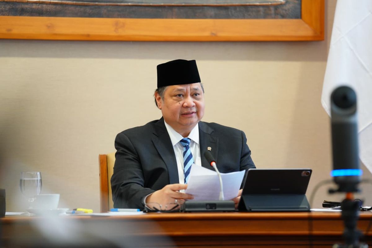 Menteri Koordinator (Menko) Bidang Perekonomian Airlangga Hartarto dalam acara AZEC Plus Online Summit Meeting pada Rabu (15/4/2026). 
