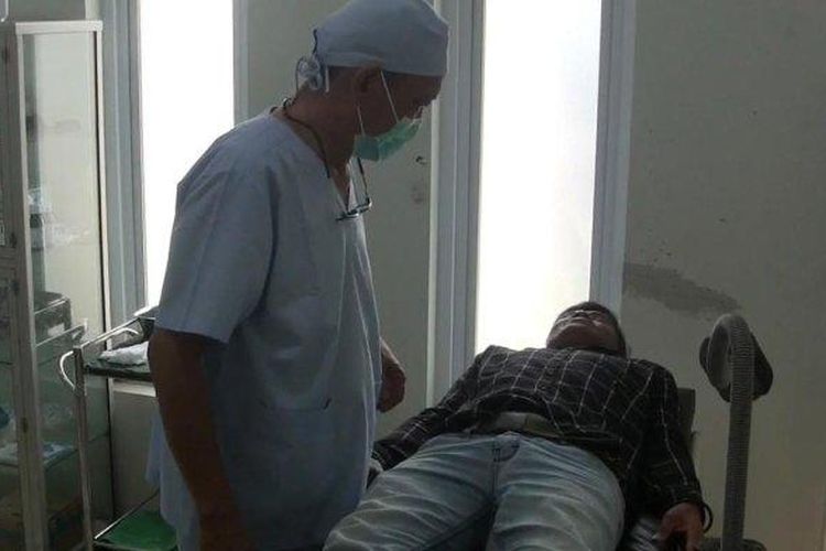 Warga Kabupaten Purwakarta, Jawa Barat, saat mengikuti program KB Vaksetomi di Klinik Wijaya Kusuma, Rabu (4/6/2025). 
