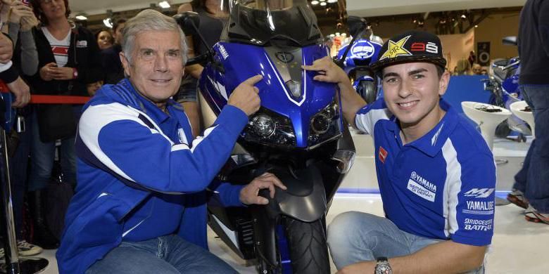 Giacomo Agostini bersama dengan Jorge Lorenzo