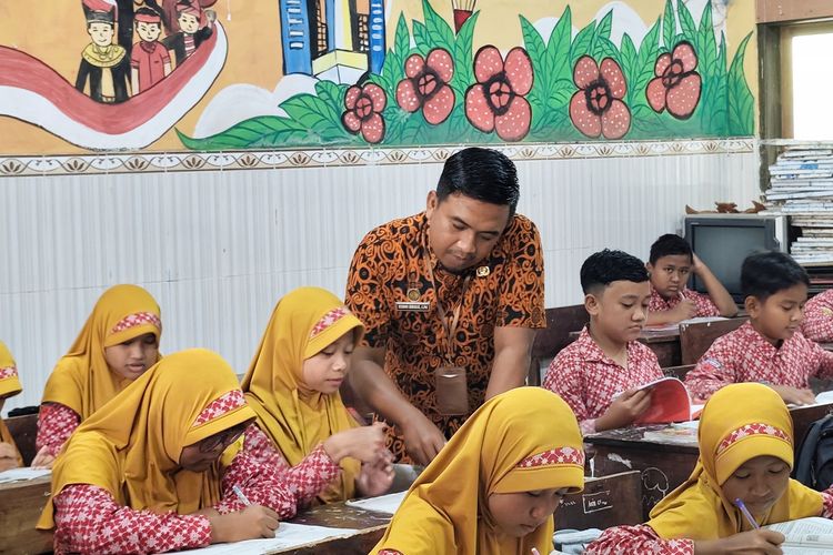 19 Tahun Mengabdi, Guru PPPK Paruh Waktu Sambut Rencana Jadi Penuh Waktu: Ini Keadilan bagi Kami