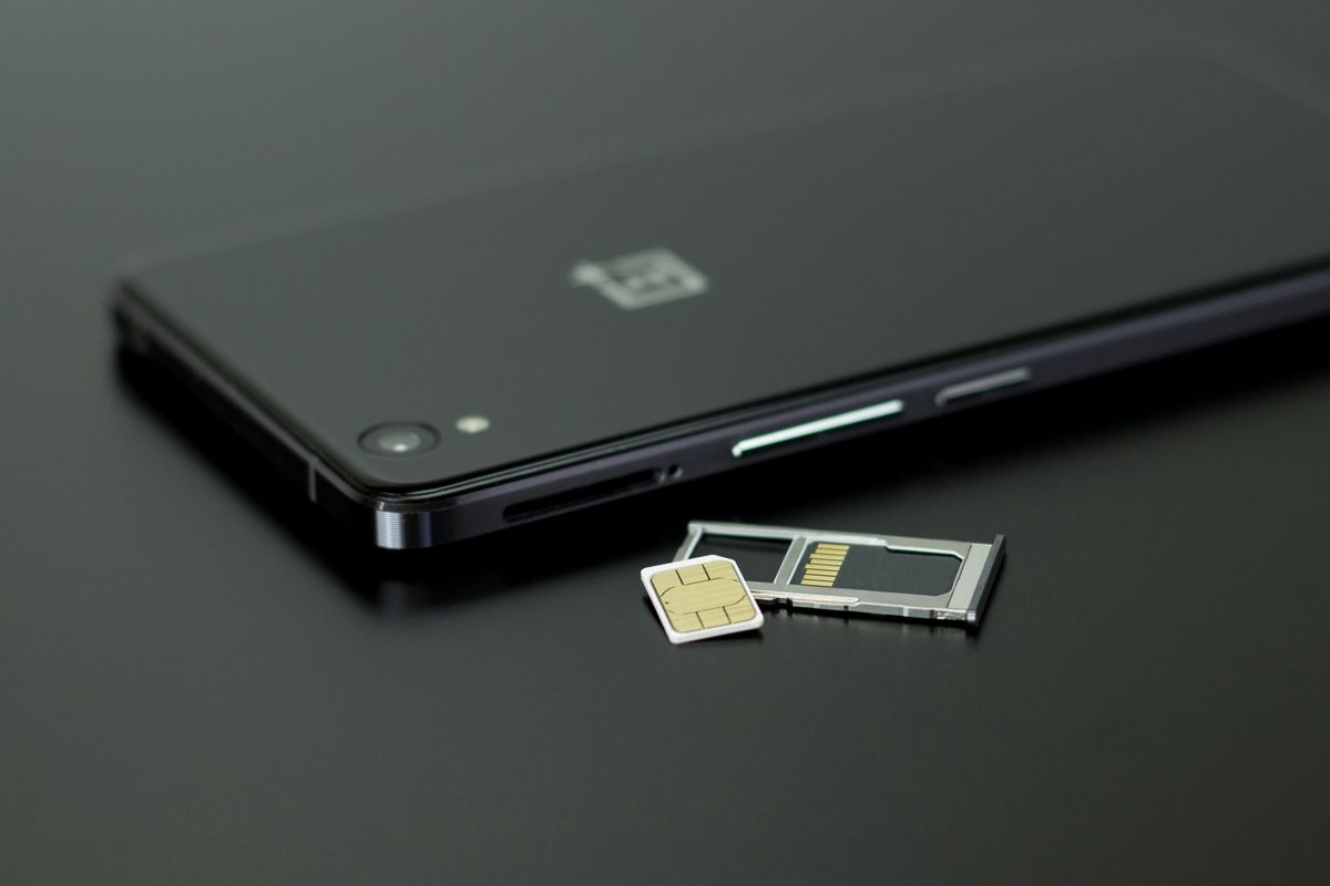 Pemerintah menyiapkan aturan baru registrasi kartu SIM berbasis face recognition untuk perkuat keamanan digital nasional.