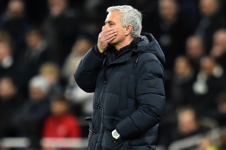 Ekspresi pelatih Tottenham Hotspur, Jose Mourinho, setelah timnya dikalahkan Chelsea pada pekan ke-18 Liga Inggris 2019-2020.