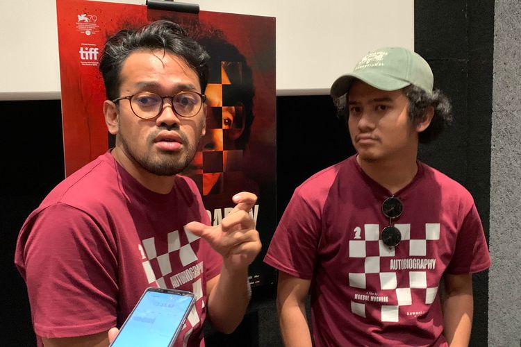 Sutradara Makbul Mubarak dan Kevin Ardilova (kanan) saat konferensi pers sekaligus perilisan trailer film Autobiography di Flix Cinema Ashta 8, Jakarta Selatan, Selasa (30/8/2022).