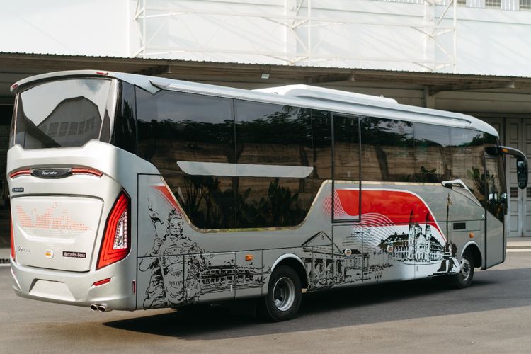 Kabin Suites Combi bus hasil kolaborasi Karoseri Laksana dengan Mercedes Benz Bus