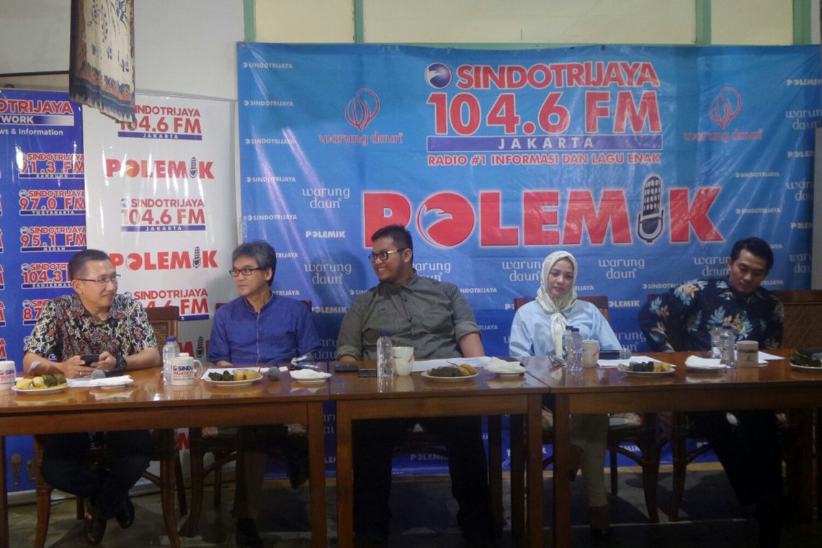 Direktur Polmark Eep Saefullah, ahli tata kota Marco Kusumawijaya, politisi Partai Gerindra Rachel Maryam, dan pakar kebijakan publik UI Haryyadin Mahardika di Cikini, Jumat (22/4/2017). 