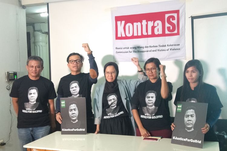 Walhi bersama Kontras, Amnesty Indonesia, YLBHI, Kemitraan, dan Protection Internasioanal mengadakan konferensi pers terkait kejanggalan kematian aktivis lingkungan Walhi Sumatera Utara Golfrid Siregar di kantor Kontras, Jakarta, Kamis (13/2/2020).