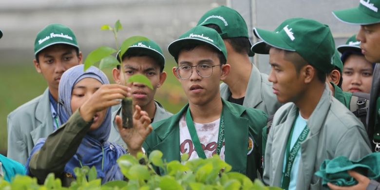 Penerima beasiswa Tanoto Foundation