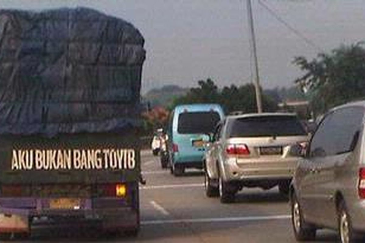 Ilustrasi: Truk melintas di JORR.