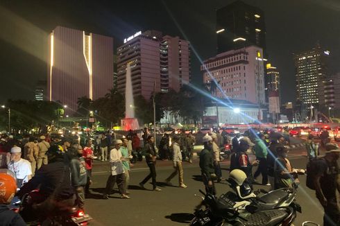 Demo Buruh dan GNPR Bubar, Jalan Medan Merdeka Barat Kembali Dibuka  