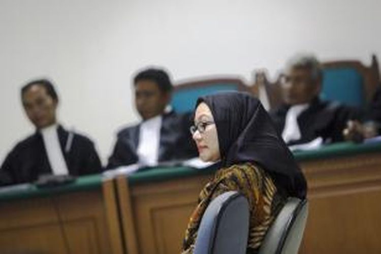 Gubernur Banten, Atut Chosiyah menjalani sidang perdananya di Pengadilan Tindak Pidana Korupsi, Jakarta Selatan, Selasa (6/5/2014). Pada kasus ini, Atut diduga terlibat dalam sengketa Pilkada Lebak.