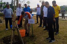 Heru Budi Tanam Pohon Tabebuya di Waduk Kampung Rambutan 2 untuk Kendalikan Banjir dan Polusi