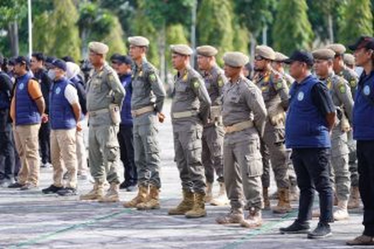 Pemerintah Provinsi (Pemprov) Riau menggelar Apel Gelar Pasukan Operasi Pencegahan, Pemberantasan, Penyalahgunaan, dan Peredaran Gelap Narkoba (P4GN) yang digelar Pemprov RIau bersama aparat penegak hukum di Halaman Kantor Gubernur Riau, Jumat (7/11/2025).