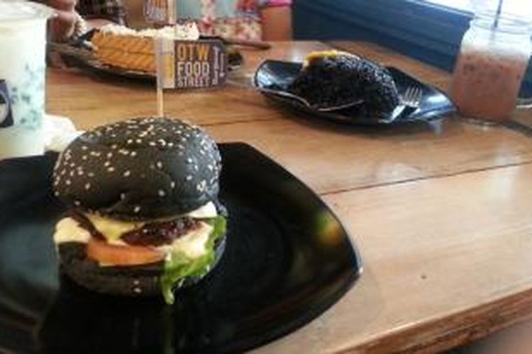 Burger hitam