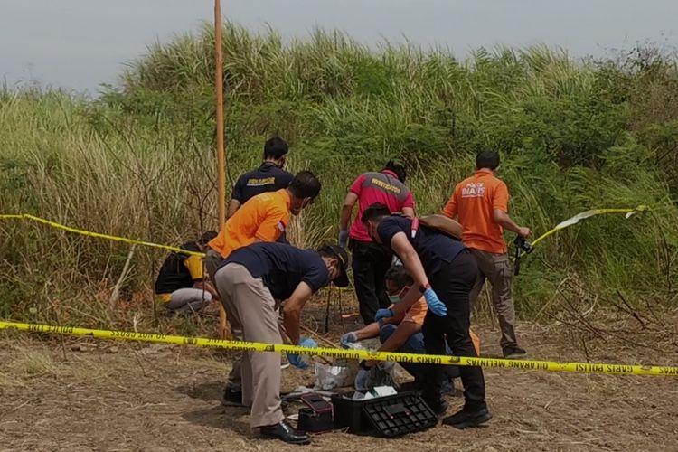 Saat polisi melakukan pemeriksaan di lokasi kejadian perkara kawasan Marina Semarang, Jawa Tengah. Jumat (9/9/2022)