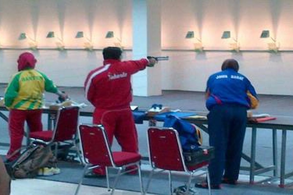 Pembangunan venue menembak PON 2012 di Riau masih terus dilakukan. Meski demikian, para atlet menembak sudah bisa mencoba lapangan.