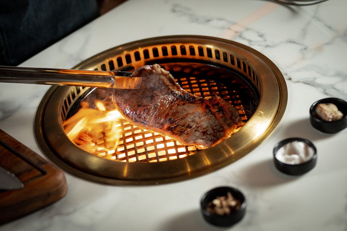 Ilustrasi asado di ruangan privat Sudestada Jakarta.