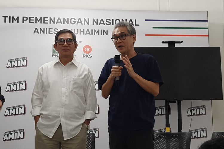 Juru Bicara Timnas Amin, Marco Kusumawijaya (kanan) saat ditemui di Menteng, Jakarta, Kamis (7/12/2023). 