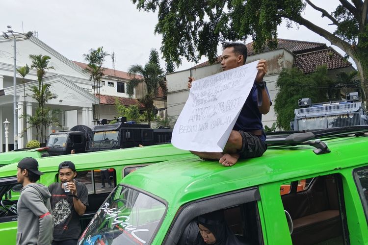 Sopir Angkot Demo di Bogor, Kamera CCTV Depan Balai Kota Mati