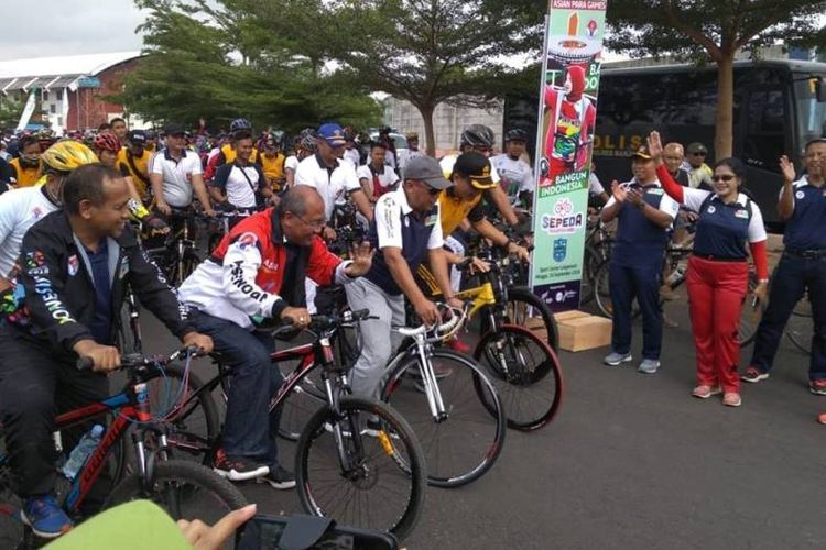 Yang membuat acara Sepeda Nusantara di Kota Banjar sukses adalah keterlibatan pemerintahan daerah setempat berbaur dengan rakyatnya.