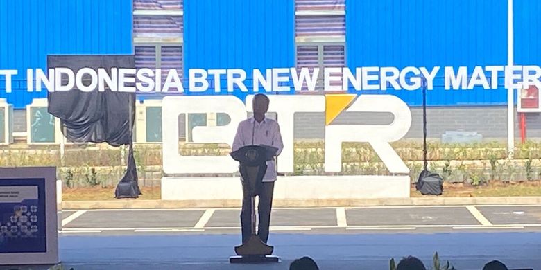 Berita Harian Jokowi Resmikan Pabrik Bahan Anoda Baterai Lithium Di ...