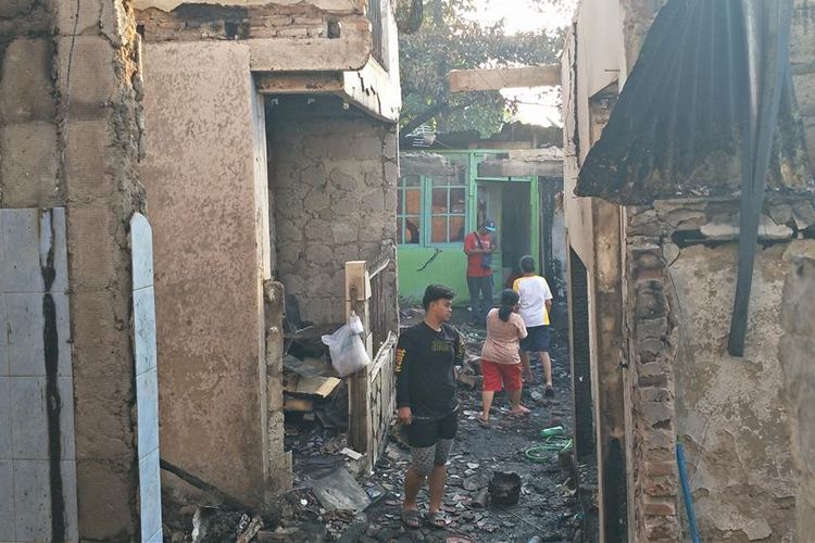 Kebakaran di Jalan Cipinang Jaya, Kelurahan Cipinang Besar Selatan Kecamatan Jatinegara, Jakarta Timur, Sabtu (6/7/2019).