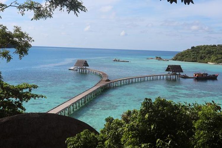 Sebuah resor mewah berkonsep ramah lingkungan tengah dibuat di Pulau Bawah, Kabupaten Kepulauan Anambas, Provinsi Riau.