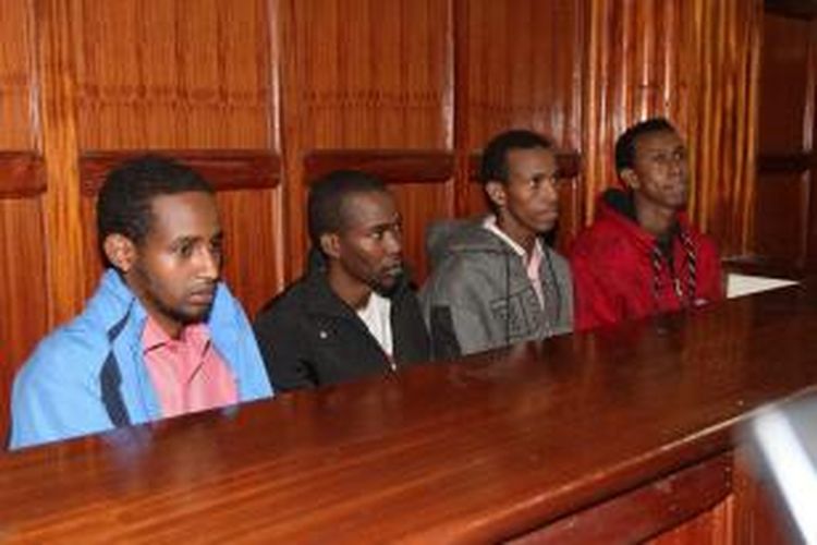 Pengadilan Kenya mulai mengadili empat tersangka yang didakwa membantu para penyerang pusat perbelanjaan Westgate, tahun lalu. Keempat terdakwa itu adalah (ki-ka) Mohamed Abdi Ahmed, Omar Liban Abdulle, Adan Mohamed Ibrahim, dan Hussein Hassan Mustafa