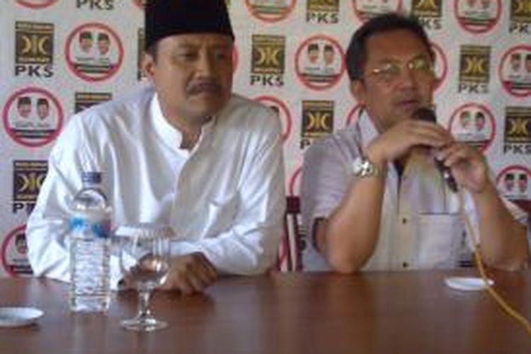 Saifullah Yusuf, Calon Wakil Gubernur Jawa Timur, bersama Ketua Ketua Umum DPW PKS Jawa Timur, Hamy Wahjunianto, di Kota Malang, Jumat (23/8/2013).